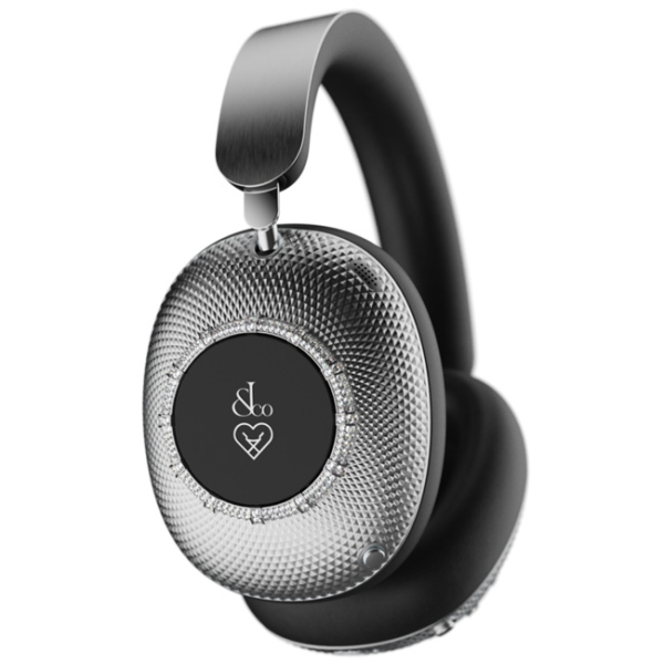 Loewe і Jacob&Co випустили навушники з діамантами за €119 000 і сапфірами за €99 000