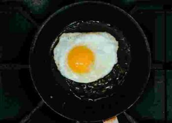 Зіпсуєте собі сніданок: на якій олії не можна смажити яйця