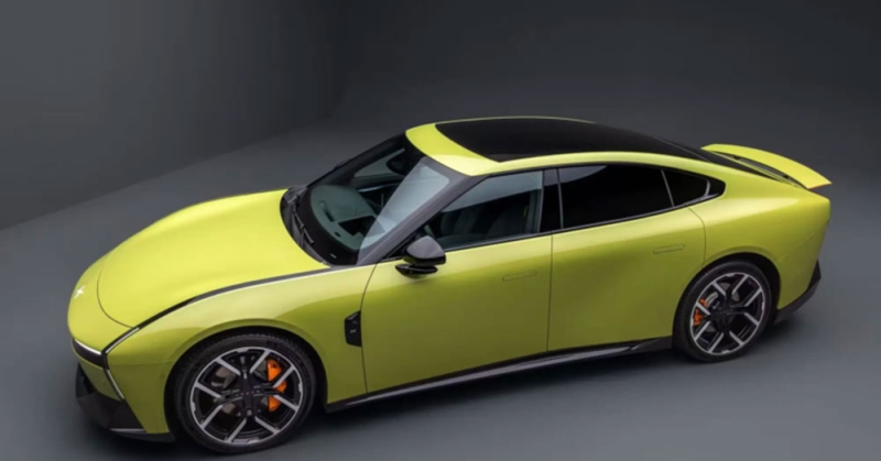 Xpeng розкрила інтер'єр нового P7 з 87-дюймовим дисплеєм доповненої реальності (AR-HUD)