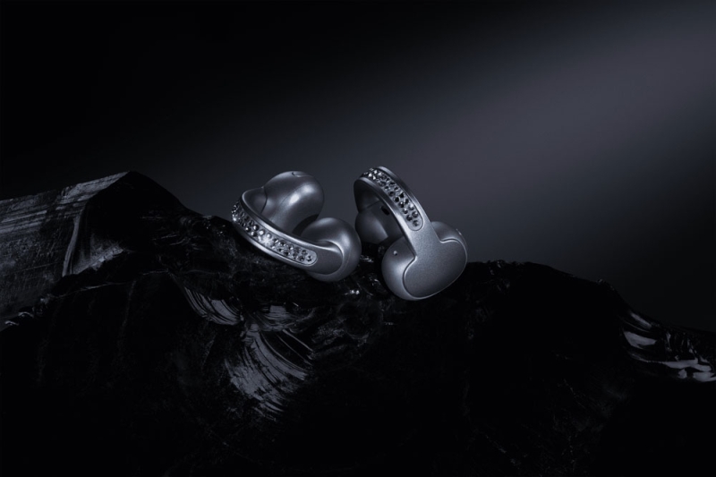 Motorola офіційно представила The Brilliant Collection: смартфони та навушники з кристалами Swarovski