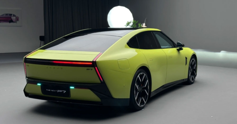 Xpeng розкрила інтер'єр нового P7 з 87-дюймовим дисплеєм доповненої реальності (AR-HUD)