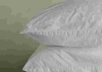 Небезпека максимально близько: наскільки часто потрібно прати подушки