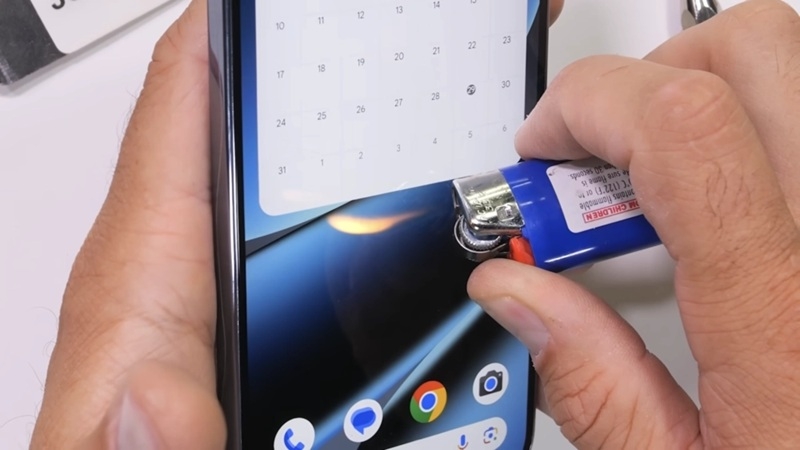 Pixel 10 Pro XL не гнеться, не плавиться, але боїться скальпеля: блогер JerryRigEverything випробував на міцність флагман Google