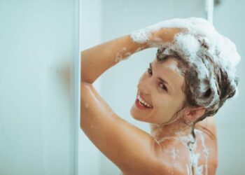 Чому не можна мити голову щодня: помилка, якої припускається багато хто