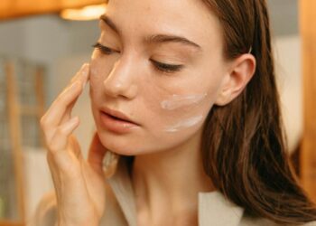 Чотири простих кроки, що змусять ваш крем для обличчя працювати на повну силу