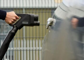 Фінська Kempower першою почала виготовляти зарядні станції з антивандальною технологією CableGuard