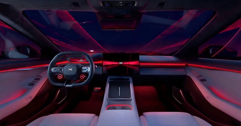 Xpeng розкрила інтер'єр нового P7 з 87-дюймовим дисплеєм доповненої реальності (AR-HUD)