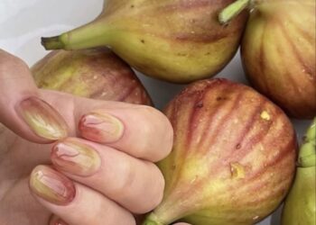 Fruit peel nails: літній манікюр з Кореї, який підніме настрій
