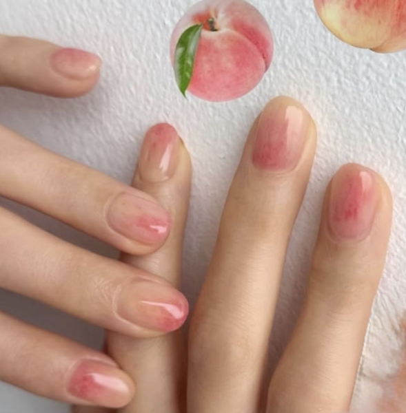 Fruit peel nails: літній манікюр з Кореї, який підніме настрій