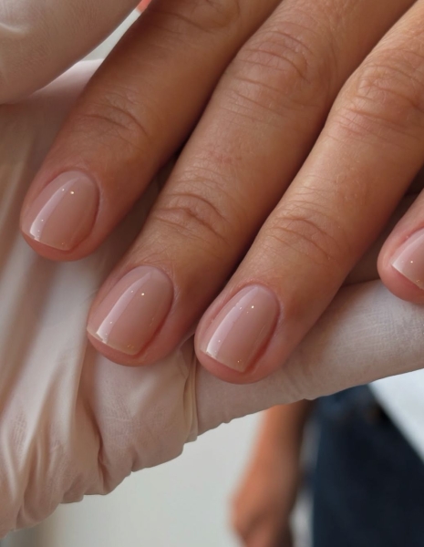 Грошовий манікюр на вересень 2025: 7 дизайнів, які не лише прикрасять руки, але й притягнуть удачу