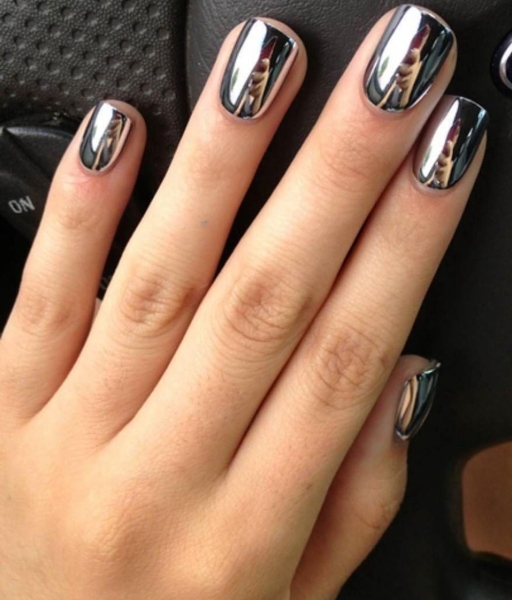 Грошовий манікюр на вересень 2025: 7 дизайнів, які не лише прикрасять руки, але й притягнуть удачу