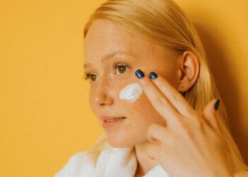 Як правильно поєднувати активні компоненти в догляді, щоб не зашкодити шкірі