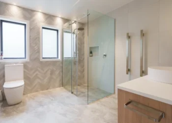 Як відмити душову кабіну від нальоту народними способами