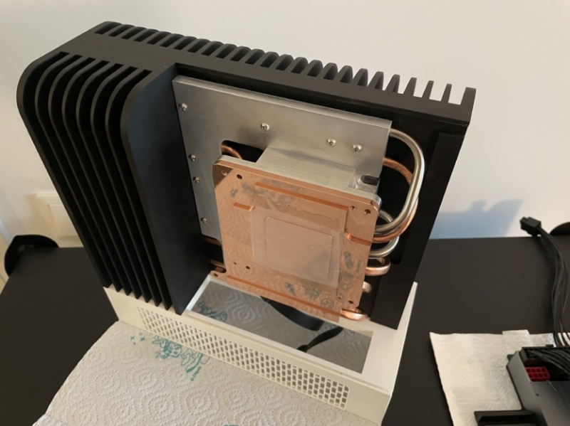 Корпус цього ПК з AMD Ryzen AI Max+ 395 є суцільним радіатором