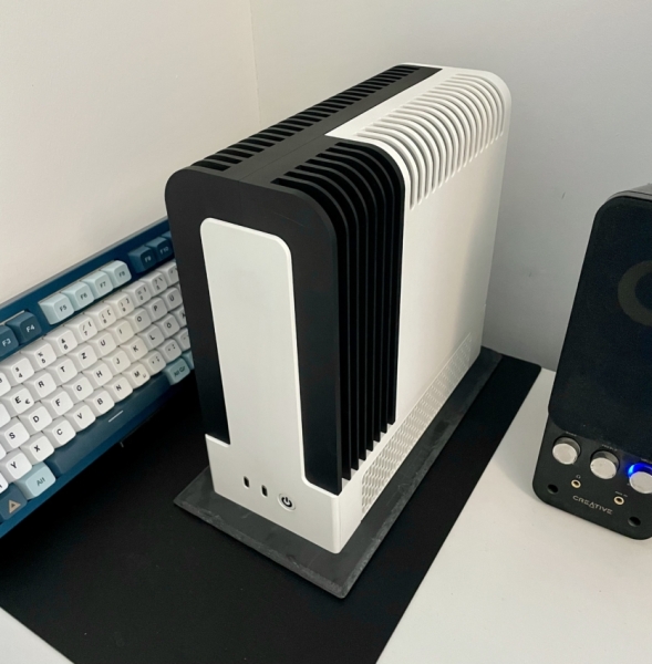 Корпус цього ПК з AMD Ryzen AI Max+ 395 є суцільним радіатором