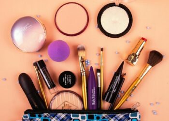 Косметика, на якій можна економити: секрети розумного вибору олівців, помад і хайлайтерів
