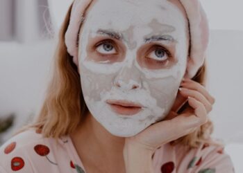 Лікарі розповіли, як правильно і як часто можна застосовувати маски для обличчя