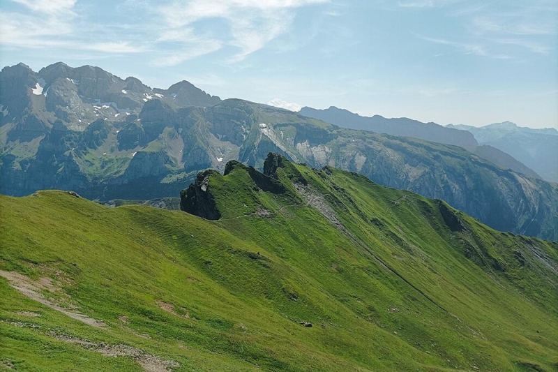 Не лижами одними: названо неймовірно красиві місця в Альпах для літнього відпочинку