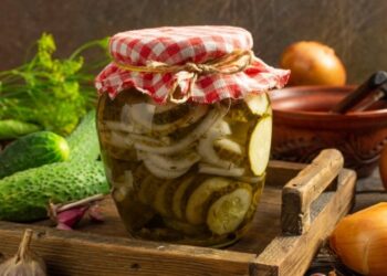 “Нежинский” салат — король в мире закруток: эти огурчики сводят с ума (РЕЦЕПТ)