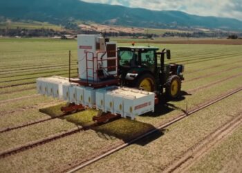 NVIDIA йде в село: просапувач LaserWeeder G2 з 25 GPU та 24 лазерами випаровує 600 000 бур’янів за годину