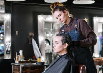 Сприятливі дні для стрижки та фарбування волосся за місячним календарем на серпень 2025