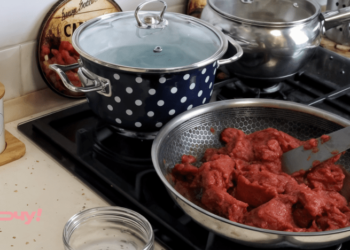 Томатная паста, как в магазине, только вкуснее: консервация из одного ингредиента (ВИДЕО)