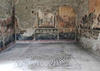 Туристу загрожує величезний штраф за крадіжку каменів із Помпей