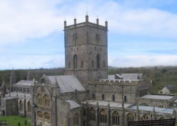 У Британії знаходиться крихітне містечко, яке дивує туристів: в чому його особливість