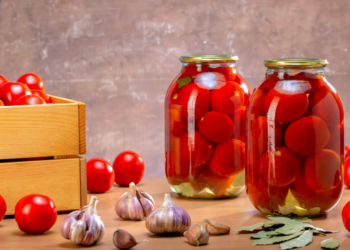Удивительный вкус: эти ленивые помидоры прекрасно сохраняются всю зиму без стерилизации (РЕЦЕПТ)