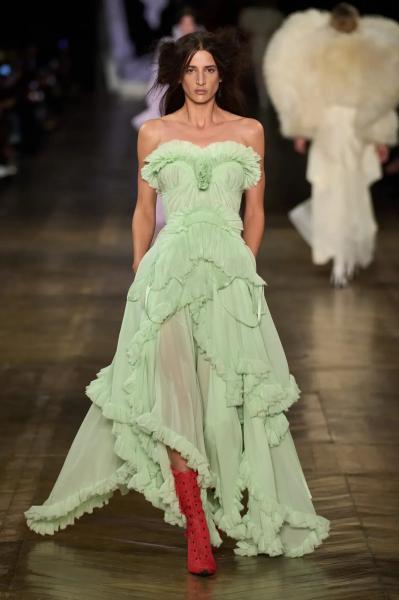 В осінній сезон з яскравими барвами: які кольори будуть у моді