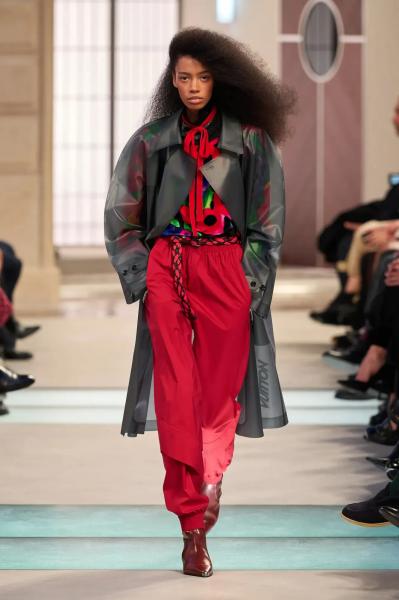 В осінній сезон з яскравими барвами: які кольори будуть у моді