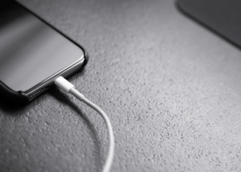 Що насправді “вбиває” акумулятор вашого телефону