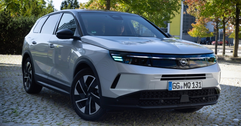 Opel показав світлову комунікацію зі ШІ для безпілотних автомобілів