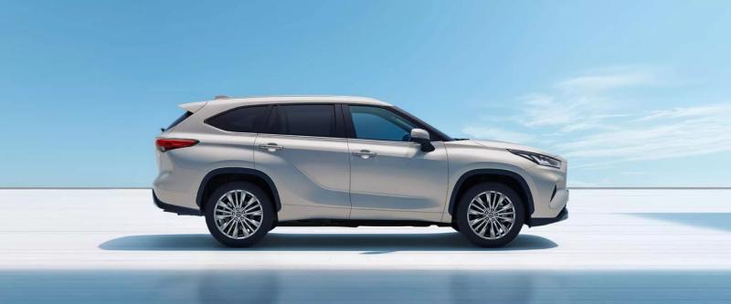 Toyota Highlander у Китаї отримав великий дисплей і повністю сенсорне керування клімат-контролем