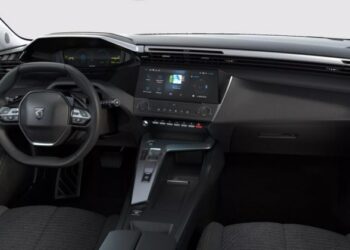 У базовій комплектації Peugeot 308 зберегли те, що прибрали з топової