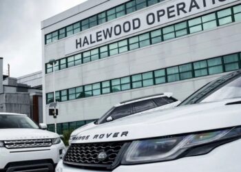 Кібератака зупинила виробництво Jaguar Land Rover: заводи простоюватимуть до вівторка