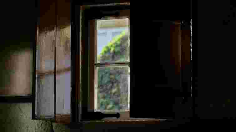 Час готуватися до морозів: чим утеплити старі вікна на зиму без заміни
