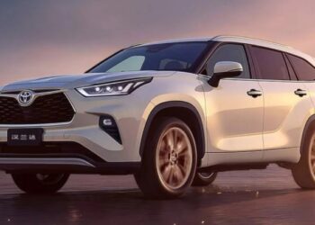 Toyota Highlander у Китаї отримав великий дисплей і повністю сенсорне керування клімат-контролем