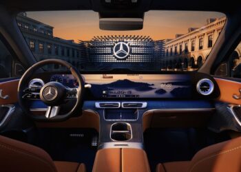 Новий GLC EV: Mercedes показав свій найбільший сенсорний екран