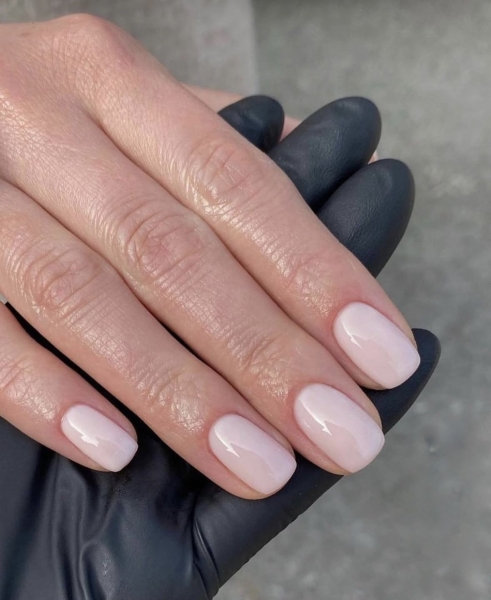 3 варіанти нюдового манікюру, які ніколи не вийдуть з моди