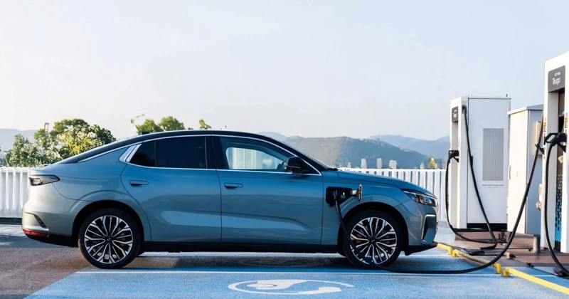 Турецький Togg представив серійний ліфтбек T10F на моторшоу в Мюнхені