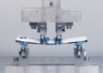 В мережі з’явились перші відео зі спробами зігнути iPhone Air і схоже він міцніший, ніж здається