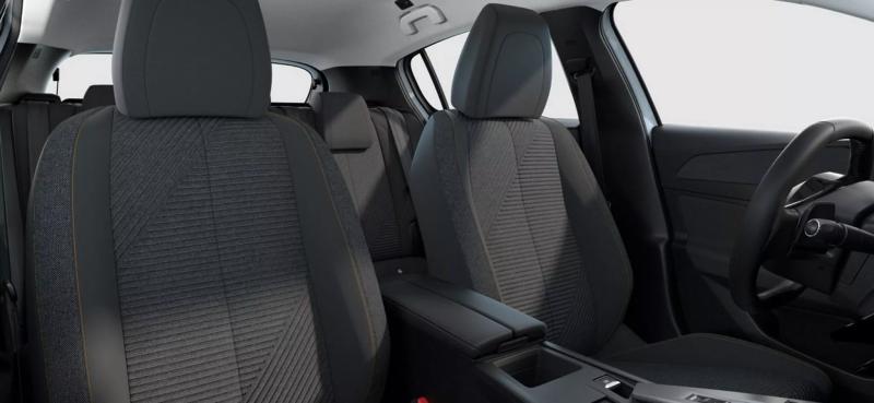 У базовій комплектації Peugeot 308 зберегли те, що прибрали з топової