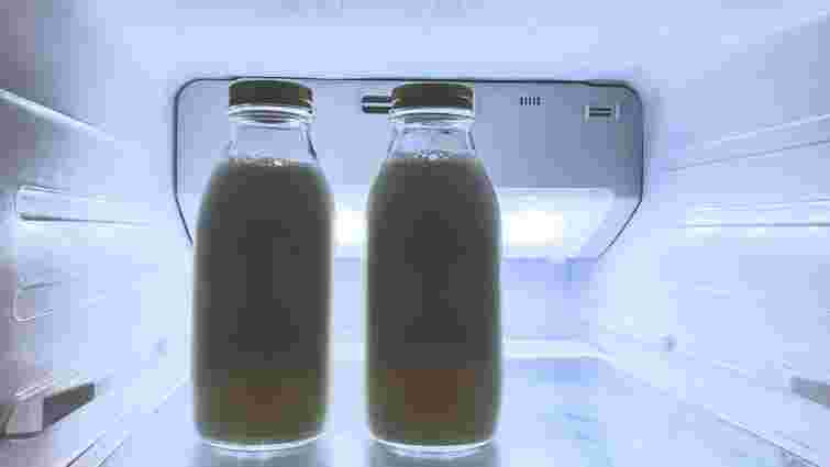 Як правильно зберігати відкрите молоко в холодильнику: корисні поради