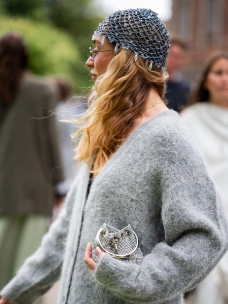 5 головних відтінків осені-2025, які варто додати в гардероб