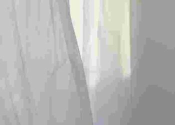 Як почистити штори, не знімаючи їх: простий лайфхак