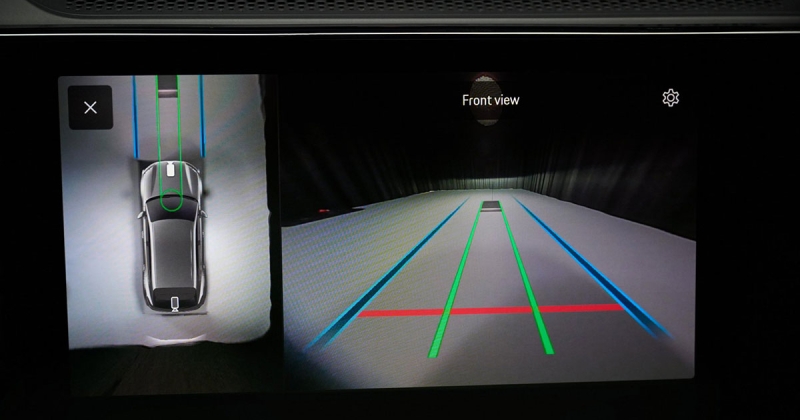 У продажу з 2026 року: Porsche показала бездротову зарядку для електромобілів