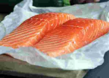 Секретний інгредієнт: як правильно засолювати червону рибу