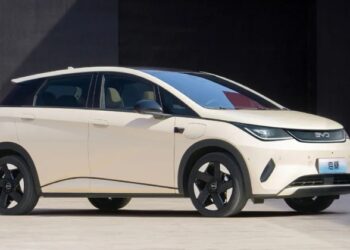 Китай запроваджує експортні ліцензії на електромобілі