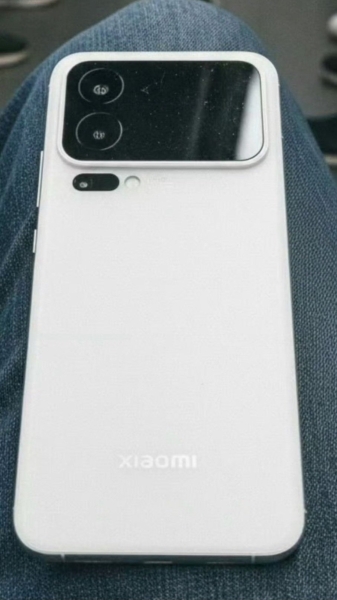 В мережі з'явились якісні фото Xiaomi 16 Pro Max &mdash; додатковий екран повертається?